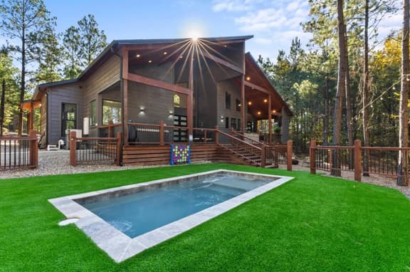 Special | Heated Pool • Hot Tub • Pets • Fire Pit